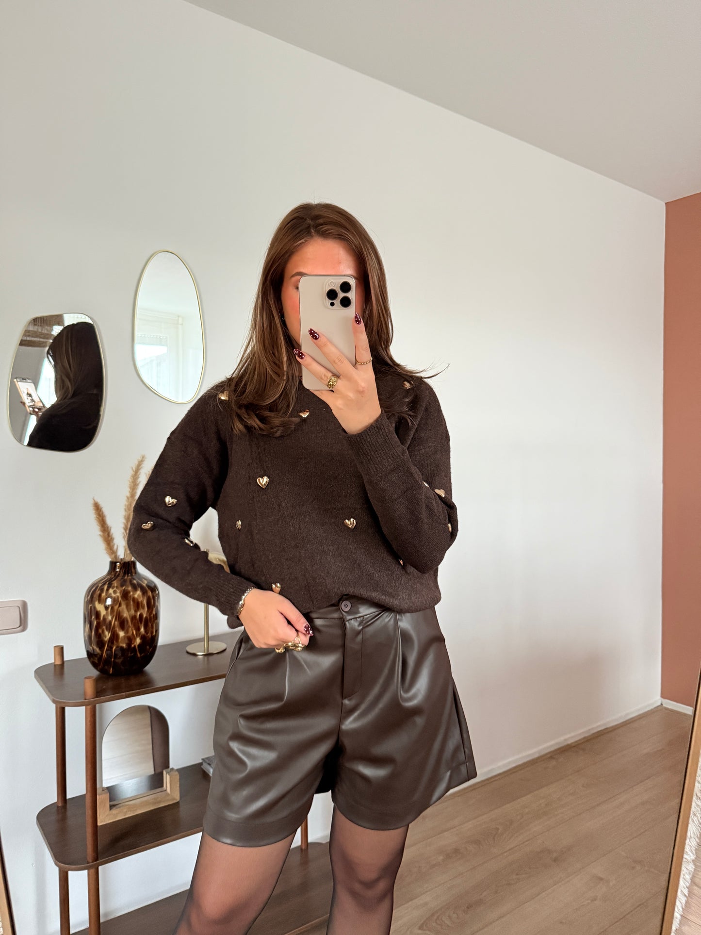 AKKIE trui met gouden hartjes - donkerbruin