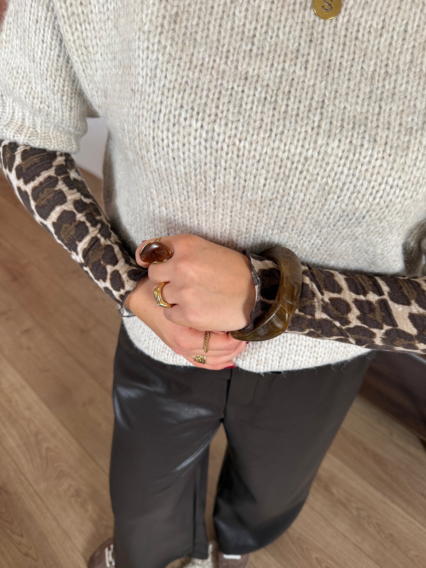 Bangle met hoekige vorm - bruin
