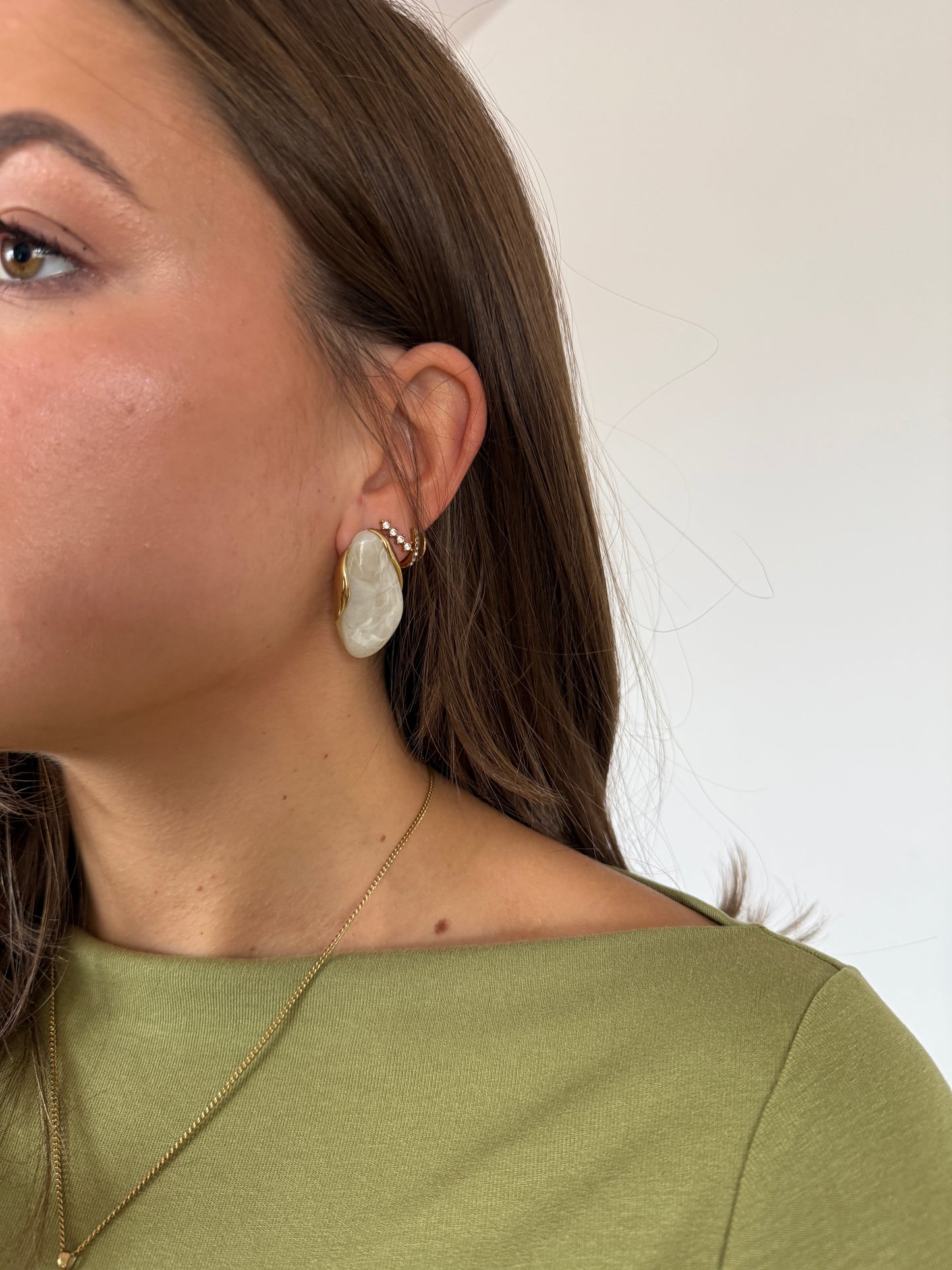 Beige steen oorbellen - goud/beige