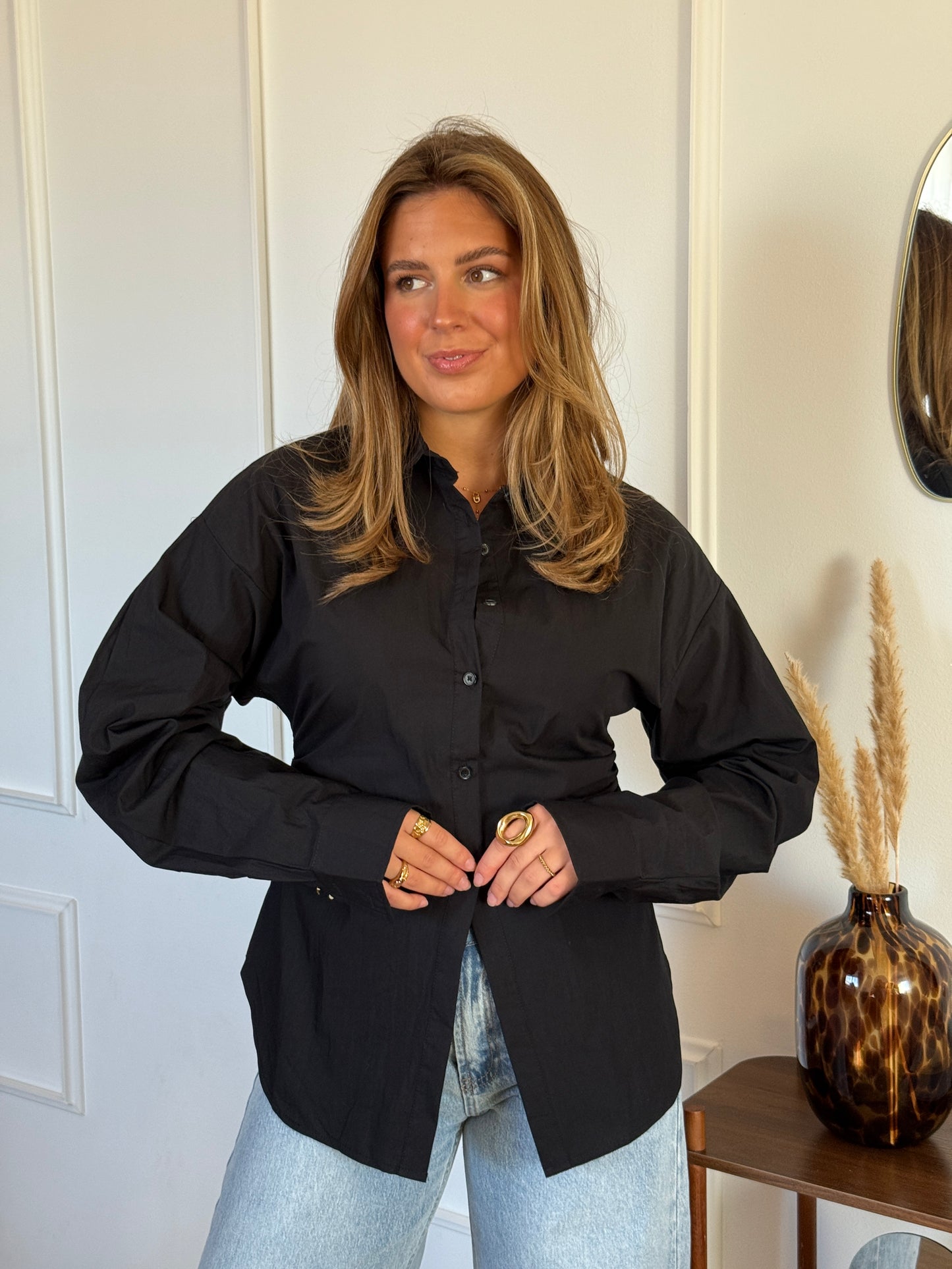 Getailleerde blouse met details - Zwart