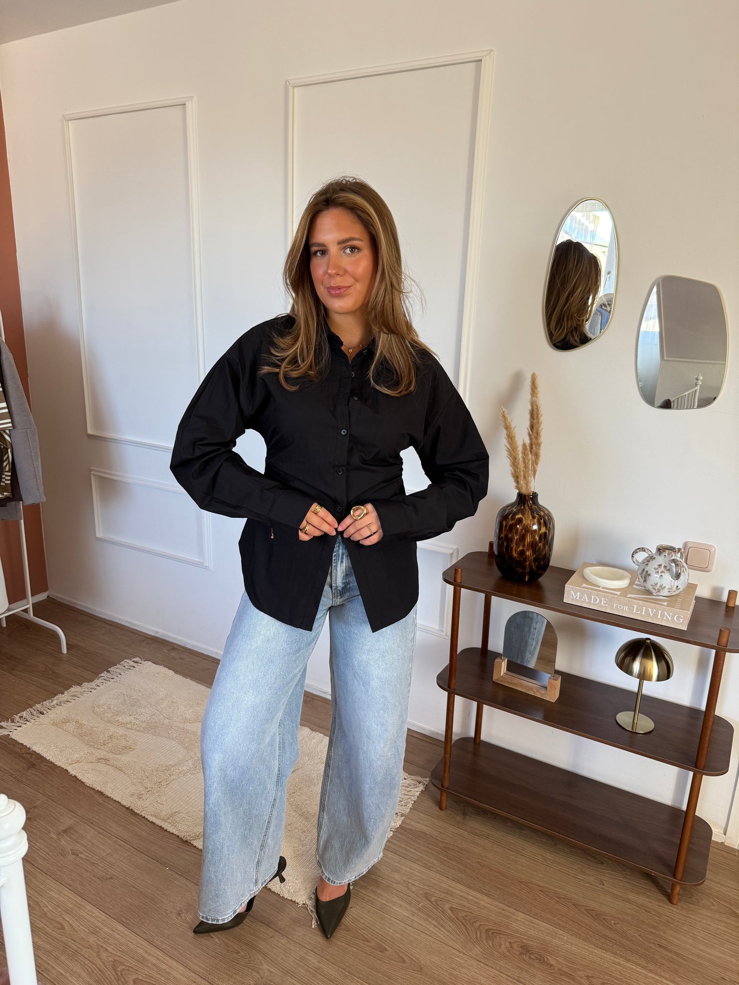 Getailleerde blouse met details - Zwart