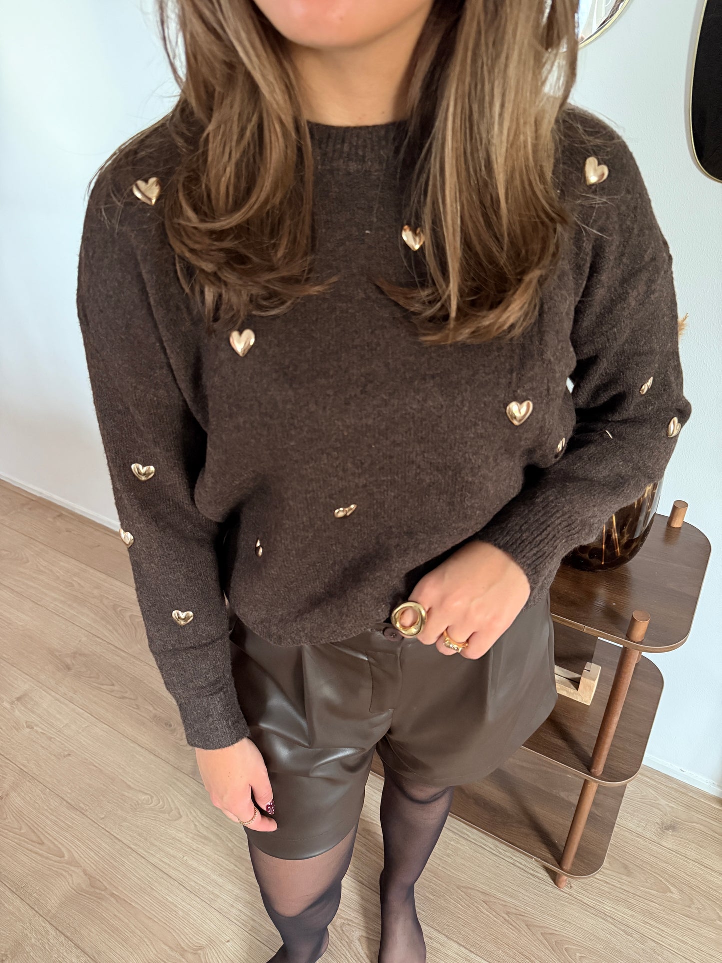 AKKIE trui met gouden hartjes - donkerbruin