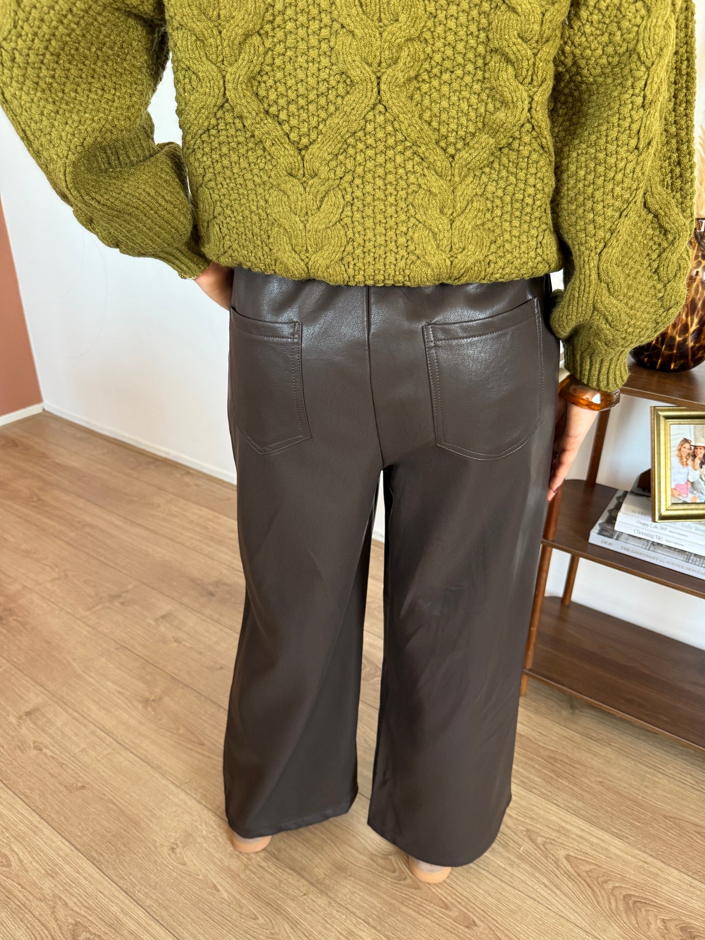 PU leren broek met elastiek - donkerbruin
