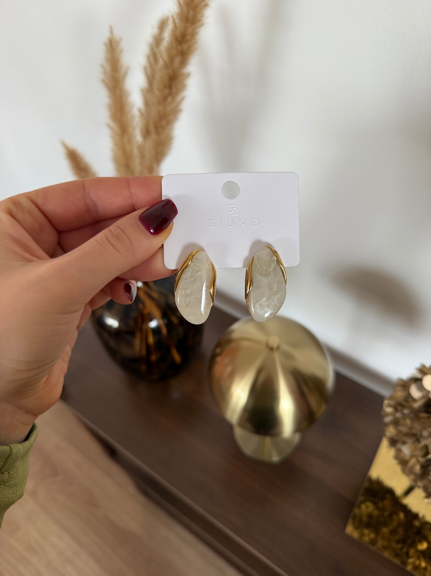 Beige steen oorbellen - goud/beige